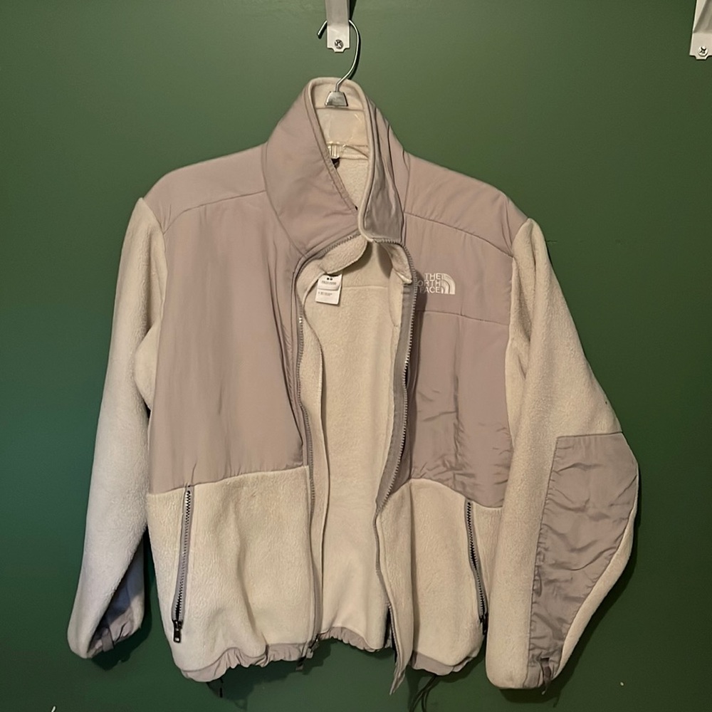 Woman’s the north face jacket medium
